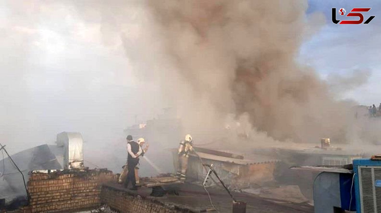 انبار ضایعات لاستیک در آذرشهر آتش گرفت