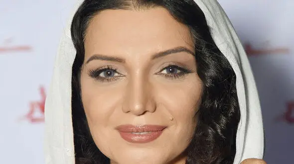 خانم بازیگر معروف در کنار مادرش