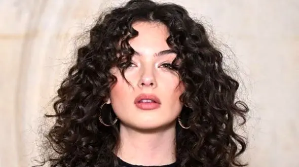 این دختر جذابترین مادر را دارد ! / رقابت مادر و دختر در لیست زیباترین ها ! / بشناسیدش