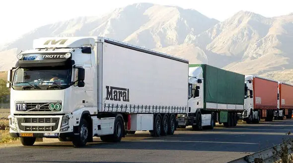 کامیونداران در پیچ و خم جاده ها بدون سوخت و لاستیک رها شده اند / خطر در کمین ناوگان جاده ای !