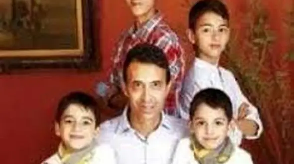 رضا عنایتی و آقازاده‌ها در جشن تولد دوقلوهایش