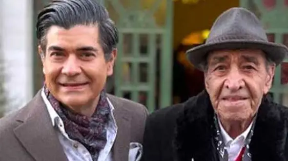 فیلم/ آوازخوانی بی نظیر سالار عقیلی در کنار ایرج خواجه امیری در پشت صحنه کنسرتش / چه ترکیبی!