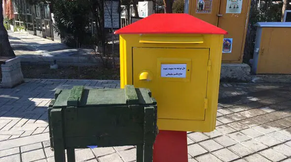 
ارسال نامه به شهید سلیمانی در کنار مزار شهید طارمی
