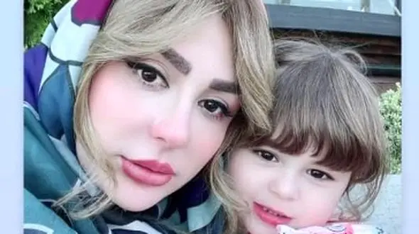 عکس / اولین رونمایی نیوشا ضیغمی از مادر و خواهر کم سن و سالش / خواهرش هم خوش قدو بالا هم چهره ای زیباتر 