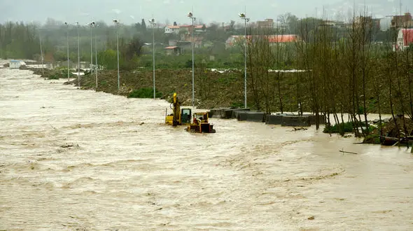 فیلم تاسفبار از وحشتناک ترین پل در ایران ! / اینجا خطر جانی دارد و مسئولان ساری در خوابند ! 