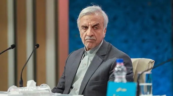 بی ادبی ها و دشنام ها ریشه در رفتار مسئولین دارد / احمدی نژاد شروع کننده بی ادبی‌ها در فضای سیاسی بود