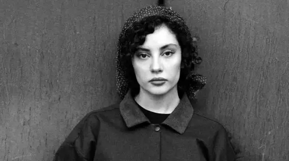 ترلان پروانه و شلوار لی بگ، تیپ منحصربه‌فرد عید که همه را شوکه کرد!