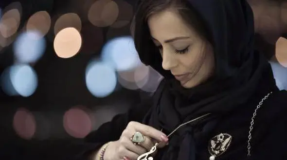  نفیسه روشن از رقصیدن و بوسیدن منع شد ! + عکس دردسرساز