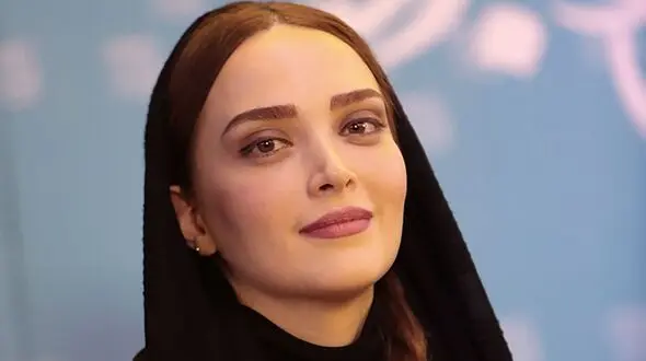 تصویری احساسی از بهنوش طباطبایی در کنار خانواده و جشن تولد پدر