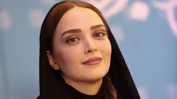 تصویری احساسی از بهنوش طباطبایی در کنار خانواده و جشن تولد پدر