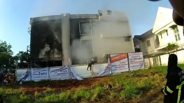 فیلم بدشانسی 4 آتش نشان در صحنه یک اتفاق 