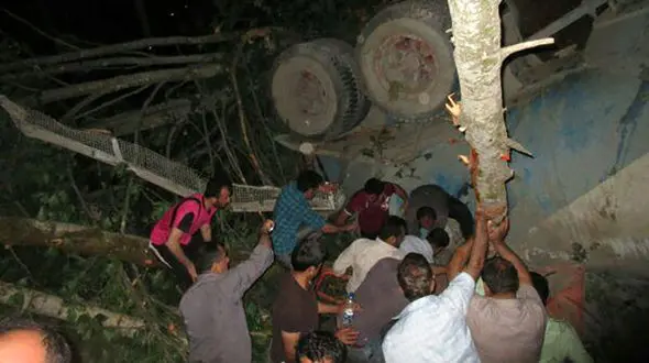 عکس عجیب واژگونی خونین کامیون + عکس