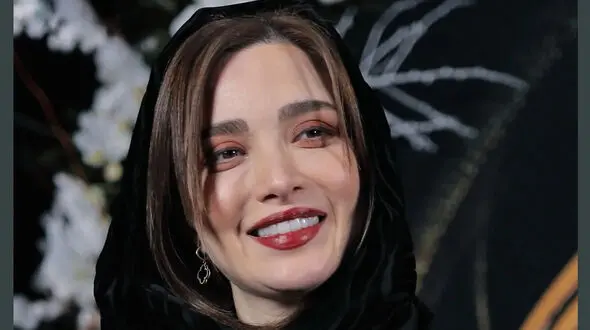 گردنبند چشم‌نواز بهنوش طباطبایی با طرح گیلاس / عکس
