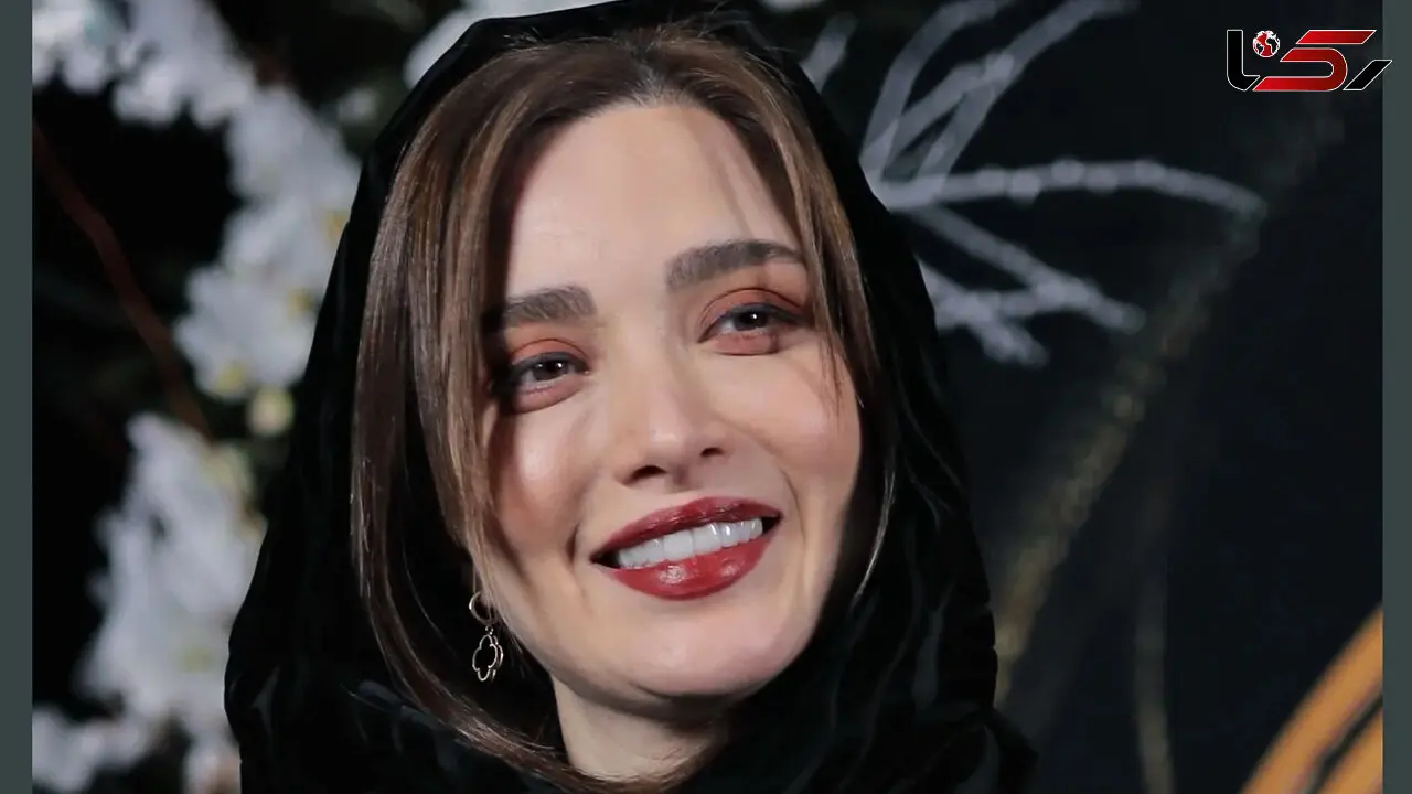 یادی کنیم از استایل سلطنتی بهنوش طباطبایی در جشن حافظ/ کت و دامن ژاکارد با توربان مخملی / الحق که ملکه زیبایی ایرانه