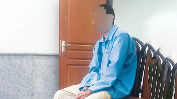 مرد خانه به دوش با پای خود نزد پلیس رفت / عذاب وجدانش چه بود ؟ 