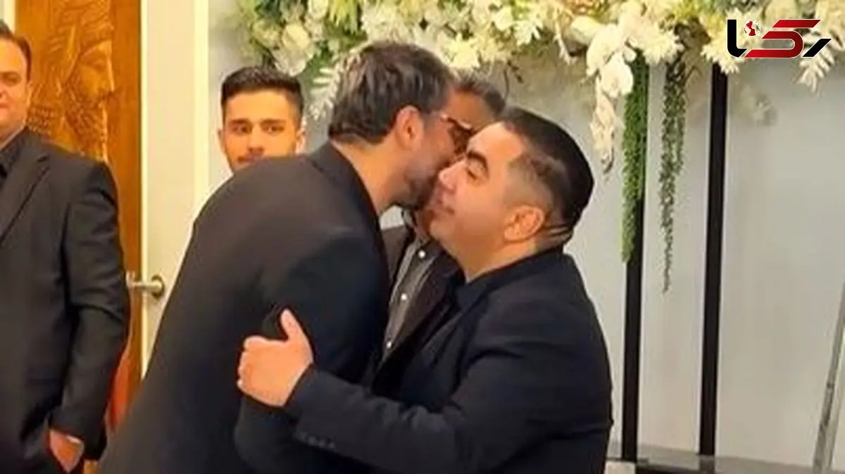 فیلم / عزاداری سوپرلاکچری علیرضا نیکبخت، علی پروین و فیروز کریمی در یک تالار تشریفاتی به مناسبت ایام فاطمیه در شمال تهران/ از گل آرایی سفید تا پذیرایی و...