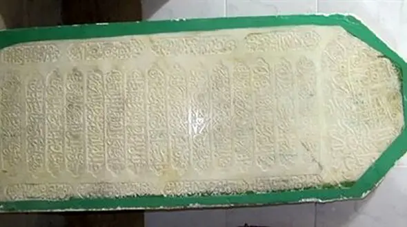 شناسایی سنگ مزار یک شاهزاده قجری / در شهرستان طارم رخ داد + عکس