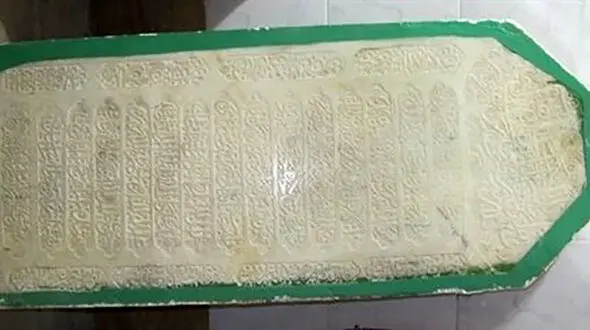 شناسایی سنگ مزار یک شاهزاده قجری / در شهرستان طارم رخ داد + عکس