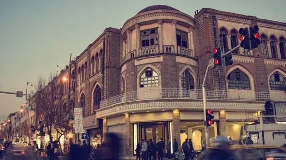 کافه ای در تهران که یک معلم ورزش از بالای آن به خیابان پرید ! + عکس