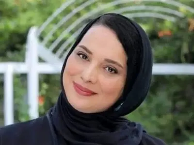 عکس کریسمسی  روشنک عجمیان با آب نبات های دیزنی!