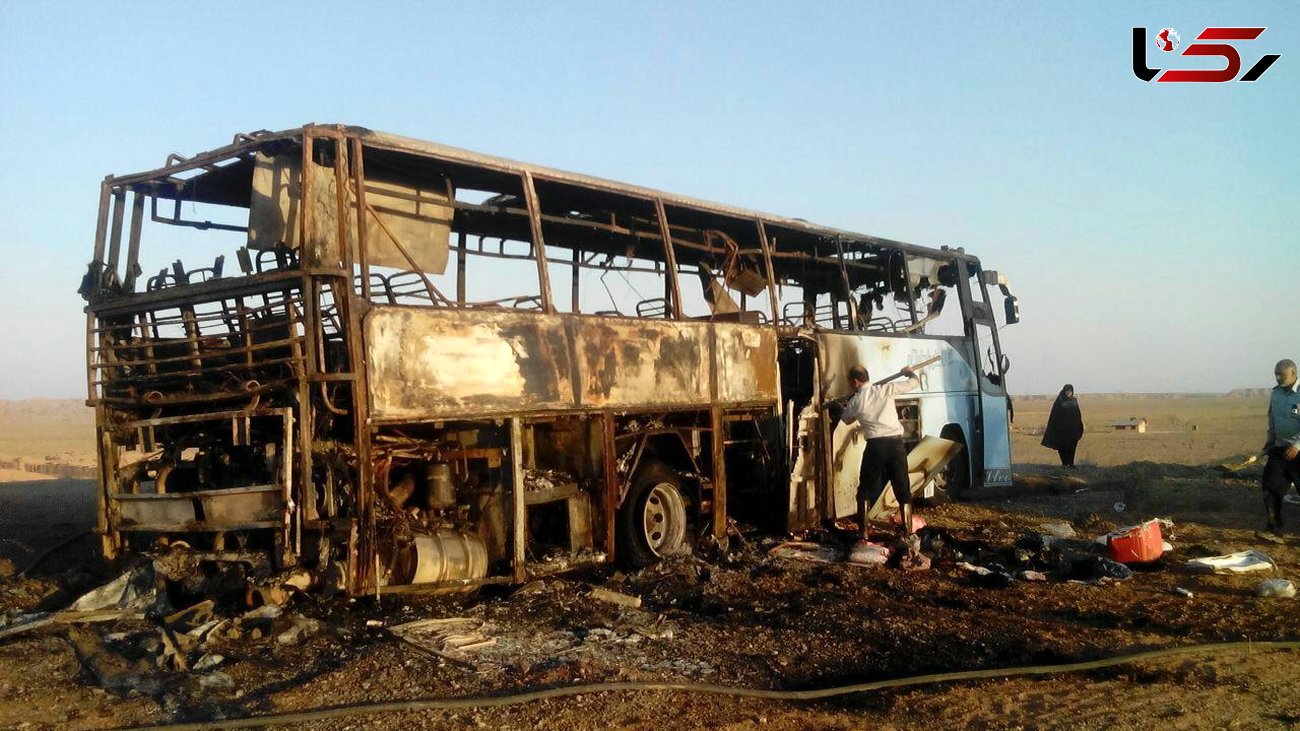 اتوبوس خارجی ها در جاده گناباد در آتش سوخت اما خون از دماغ هیچ کس نیامد! + عکس 