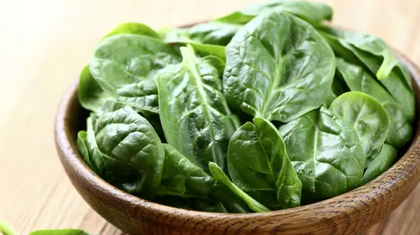 رفع کبودی دور چشم با سبزی پر خاصیت