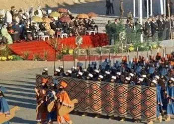 نگاهی به اولین ویدئوی هوایی از تجمل بی‌پایان چادرهای جشن‌های 2500 ساله در تخت جمشید/ روایتی از پرهزینه‌ترین و پر زرق‌ و برق‌ترین مراسم تاریخ ایران در مهرماه 1350