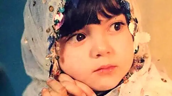 این دختربچه زیبا معروف ترین خانم مجری ایران است / سرنوشت پر فراز و نشیب دخترک را ببینید !