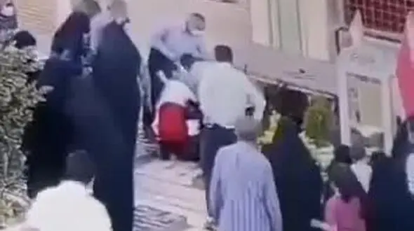 حادثه غم‌انگیز برای فیلم‌بردار انتخابات در کرمان + فیلم