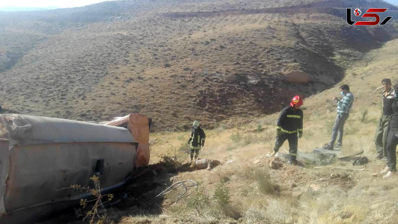 سقوط کامیون تانکر به عمق 8 متری دره در  شیراز + عکس