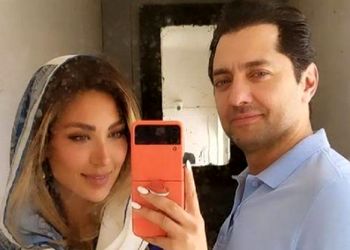 نگاهی به چیدمان شیک گوشه‌ایی از پذیرایی خانه‌ مینا مختاری و بهرام رادان با گل‌های بهاری+ عکس/ ایده عالی برای دکوراسیون