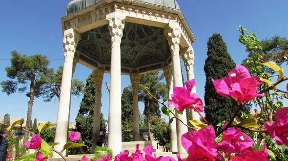 فال حافظ برای دلشکسته ها / اگر در این رابطه مانده ای، دلیلش را از ماه تولدت پیدا کن