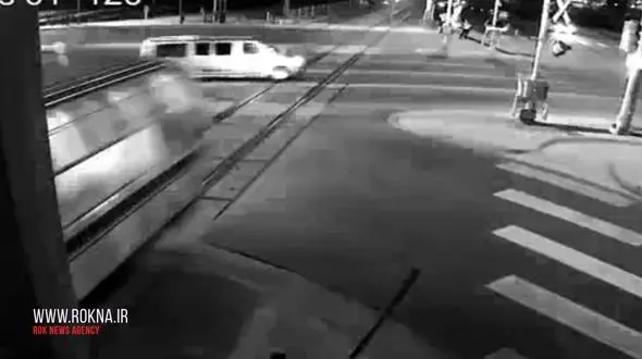 تصادف مرگبار خودرو با قطار + فیلم