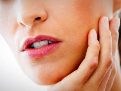 علائم حساسیت دندان‌ ها هنگام غذا خوردن؛ چه باید بدانید؟