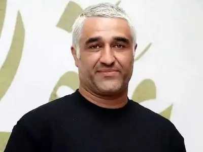 فیلم / دردسر جدید برای پژمان جمشیدی بعد بازگشت به ایران ! این بار درباره عقد قرارداد با ملیکا پارسادوست در خانه شخصی پژمان جمشیدی  ...