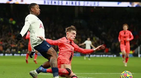 توقف فوتبال به خاطر شکنجه پسر 6 ساله + فیلم