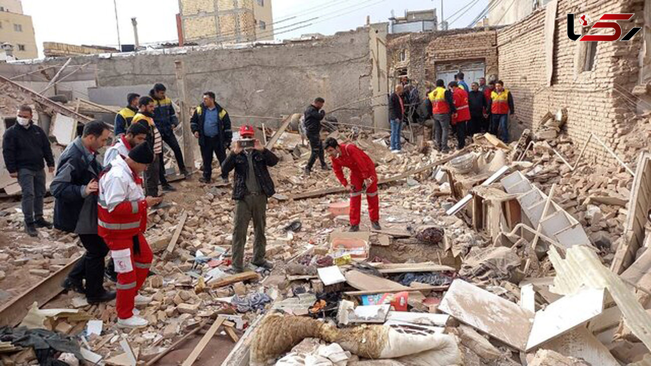 زنده زنده دفن شدن یک خرمشهری در انفجار خانه / 4 نفر زیر خروار ها خاک محبوس شدند 