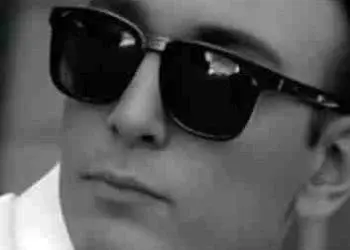 دانلود آواز باشکوه شادمهر عقیلی/ آهنگ تو نقطه شروع این عشقی