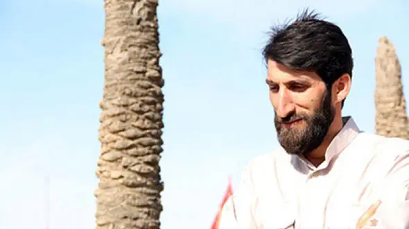 دیدار دختر کوچک شهید بلباسی با پیکر پدر + عکس