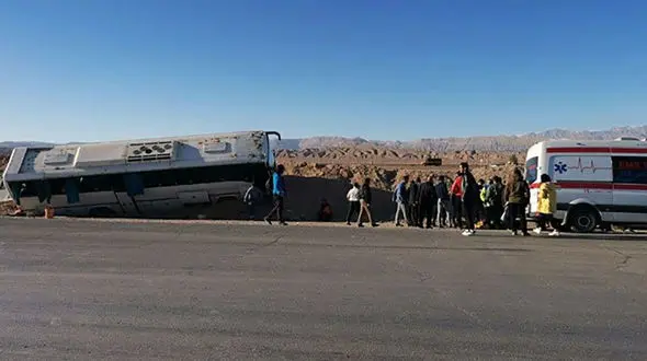 عکس / حادثه برای اتوبوس در محور تهران- سمنان