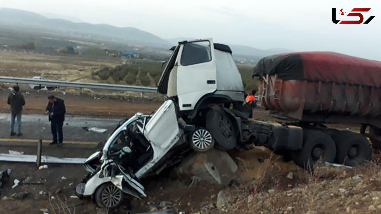 تصادف مرگبار خودروی چری با تریلی در جاده مهریز