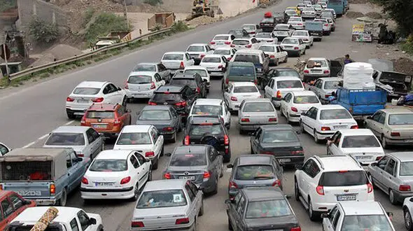 جاده‌ های شمالی زیر باران و برف / مه‌ گرفتگی در ارتفاعات فیروزکوه وجود دارد