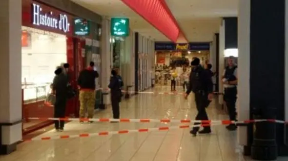 سرقت مسلحانه از جواهرفروشی بزرگ / سارقان مرکز خرید را به رگبار بستند + فیلم و عکس