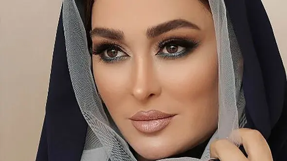 شهر گردی الهام حمیدی در خودرو شخصی اش + فیلم