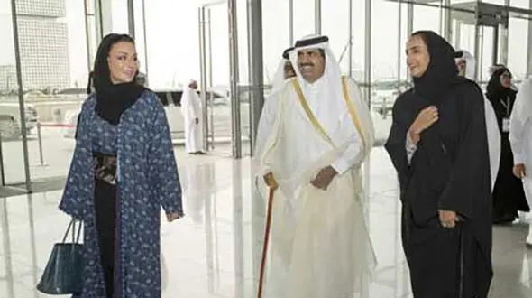 
امیر سابق قطر با همسرش آفتابی شد+عکس
