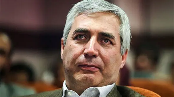 چهره غمزده ابراهیم حاتمی کیا، کارگردان سرشناس ایرانی در مراسم تشییع شهدای خدمت+عکس