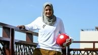 فوتبالیست زن استرالیایی با حجاب کامل به میدان می رود +عکس