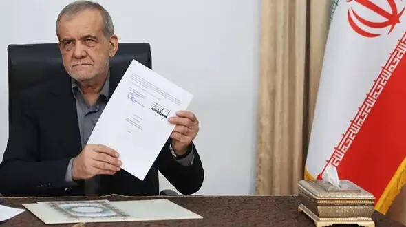 کیهان خواهان حمله به ناوهای آمریکا برای شکستن محاصره دریایی شد/ تفاهم نامه اسلام آباد کاغذ پاره است! 