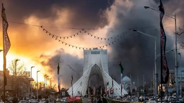 فیلم جنایت جنگی در میدان آزادی تهران 