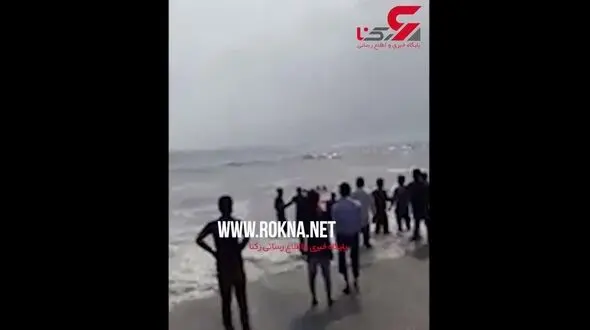 لحظه نجات زن جوان از مرگ در دریا  +فیلم 